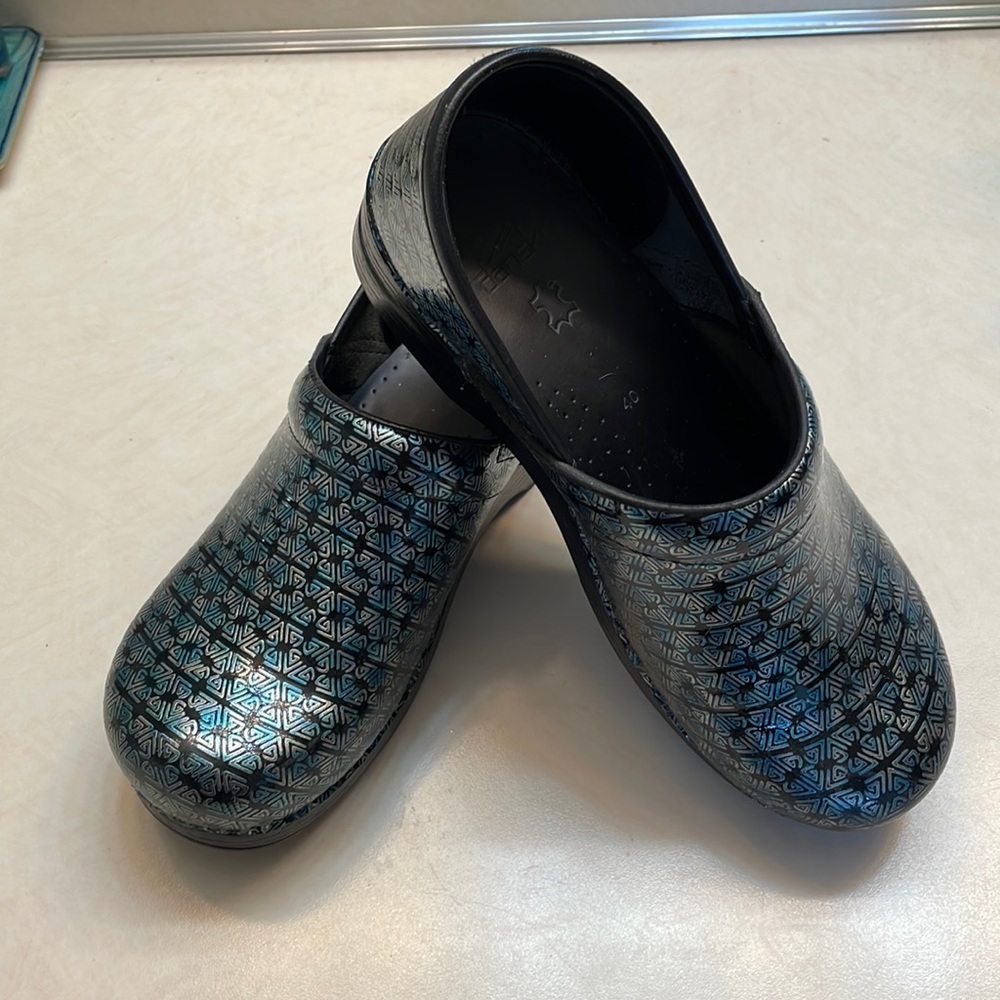 Dansko Professional Clog Blue Silver Black Sz EUC 40 US 9.5 or 10